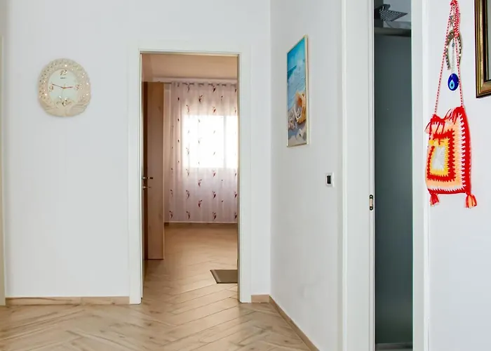 Seashell Apartment *